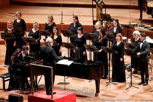 FB_IMG_1667321308339.jpg - Roma, Auditorium Parco della Musica 27 10 2022INAUGURAZIONE STAGIONE MUSICA DA CAMERASoirÃ¨e StravinskijCoro e Percussioni dellâAccademia Nazionale di Santa Ceciliadirettore Piero Montisoprano Anna Samuilmezzosoprano Anna Goryachovatenore John Irvinbasso Alexander Teligapianoforti Viviana Lasaracina, Leonardo Pierdomenicopianoforti Gesualdo Coggi, Federico Nicolettapianoforti Costanza Principe, Oxana Shevchenkotimpani Antonio Catonepercussioni Edoardo Giachino, Andrea Santarsiere, Davide Tone