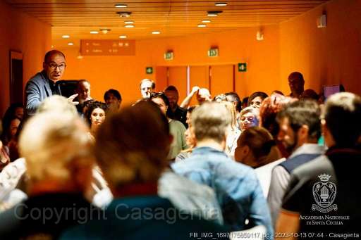 FB_IMG_1697175859117.jpg - Roma, Auditorium Parco della Musica 11 10 2023Concerto di Inaugurazione Stagione 2023/2024Orchestra e Coro dellâAccademia Nazionale di Santa Cecilia in provadirettore IvÃ¡n Fischervideo artista Yuri Ancaranimaestro del coro Andrea SecchiÂ©Musacchio-Pasqualini / MUSA