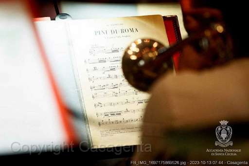 FB_IMG_1697175869526.jpg - Roma, Auditorium Parco della Musica 11 10 2023Concerto di Inaugurazione Stagione 2023/2024Orchestra e Coro dellâAccademia Nazionale di Santa Cecilia in provadirettore IvÃ¡n Fischervideo artista Yuri Ancaranimaestro del coro Andrea SecchiÂ©Musacchio-Pasqualini / MUSA