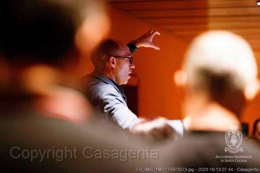 FB_IMG_1697175873073.jpg - Roma, Auditorium Parco della Musica 11 10 2023Concerto di Inaugurazione Stagione 2023/2024Orchestra e Coro dellâAccademia Nazionale di Santa Cecilia in provadirettore IvÃ¡n Fischervideo artista Yuri Ancaranimaestro del coro Andrea SecchiÂ©Musacchio-Pasqualini / MUSA