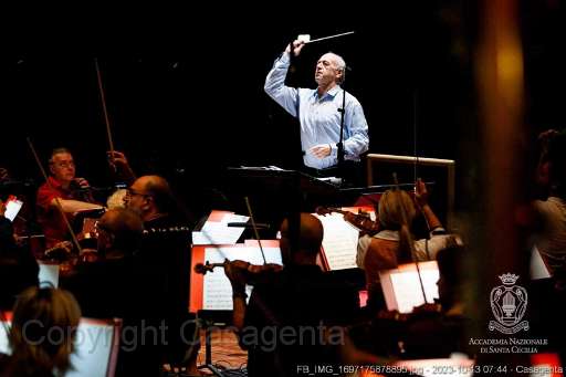 FB_IMG_1697175878895.jpg - Roma, Auditorium Parco della Musica 11 11 2023Orchestra e Coro dellâAccademia Nazionale di Santa CeciliaIn provadirettore IvÃ¡n Fischer video artista Yuri Ancarani maestro del coro Andrea SecchiRomaRespighi Pini di Roma Liszt O Roma Nobilis Respighi Fontane di Roma Liszt DallâAlma Roma Respighi Feste Romanecon la proiezione del nuovo film di Yuri Ancarani, prodotto da Dugong Films in collaborazione con Luce CinecittÃ Â©Accademia Nazionale di Santa Cecilia / Musacchio, Ianniello & Pasqualini
