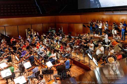 FB_IMG_1697175895879.jpg - Roma, Auditorium Parco della Musica 11 10 2023Concerto di Inaugurazione Stagione 2023/2024Orchestra e Coro dellâAccademia Nazionale di Santa Cecilia in provadirettore IvÃ¡n Fischervideo artista Yuri Ancaranimaestro del coro Andrea SecchiÂ©Musacchio-Pasqualini / MUSA
