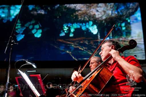 FB_IMG_1697175902312.jpg - Roma, Auditorium Parco della Musica 11 10 2023Concerto di Inaugurazione Stagione 2023/2024Orchestra e Coro dellâAccademia Nazionale di Santa Cecilia in provadirettore IvÃ¡n Fischervideo artista Yuri Ancaranimaestro del coro Andrea SecchiÂ©Musacchio-Pasqualini / MUSA